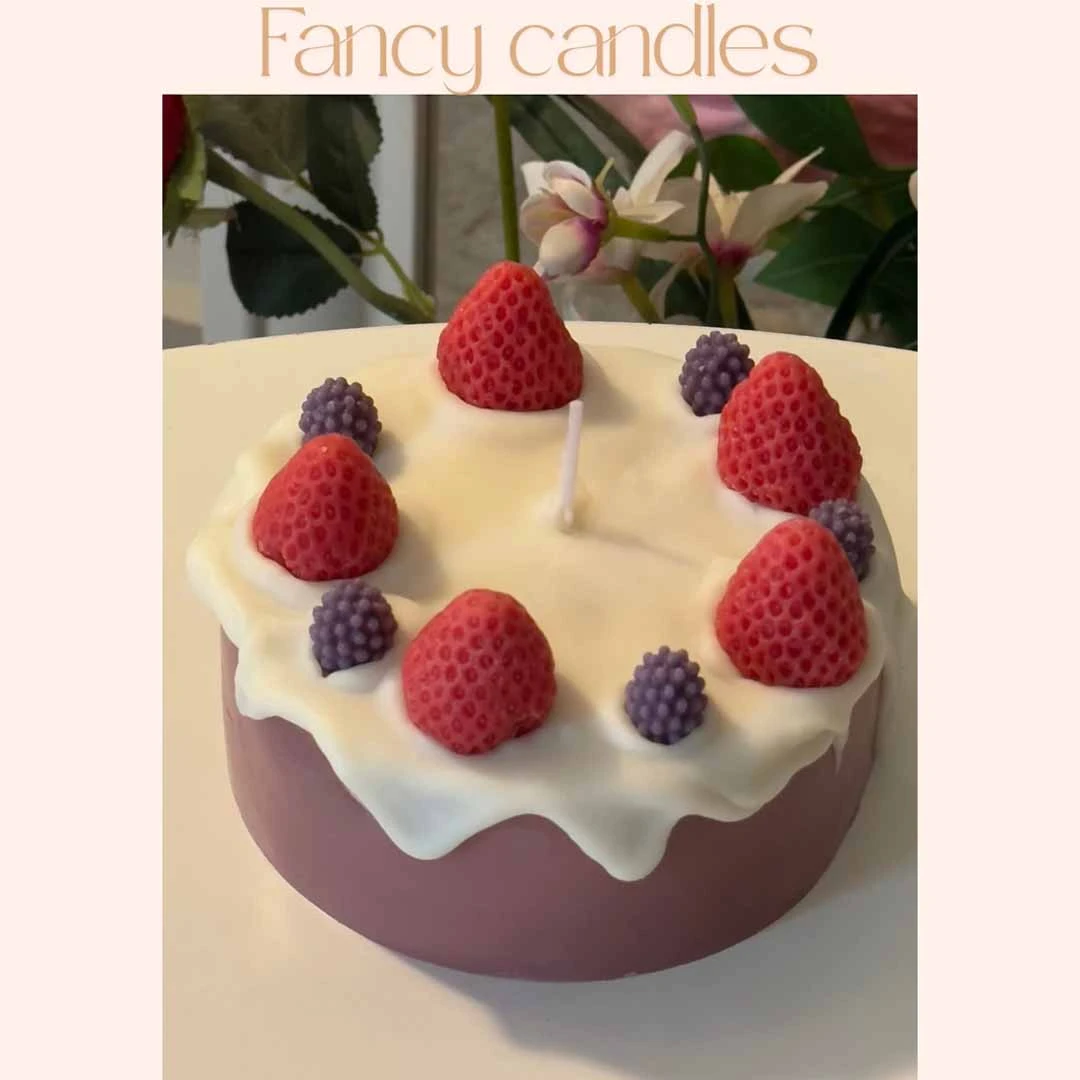 شمعة كيكة الفراولة